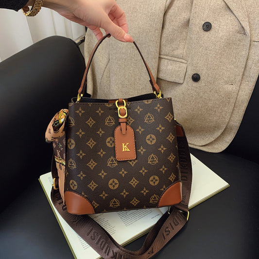 A new printed shoulder oblique span bag trendy fashion versatile handbag bag