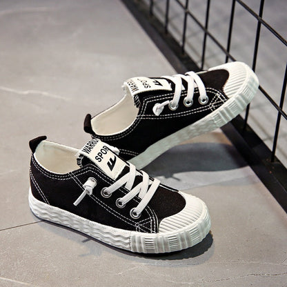 A children's and adolescents' canvas shoes