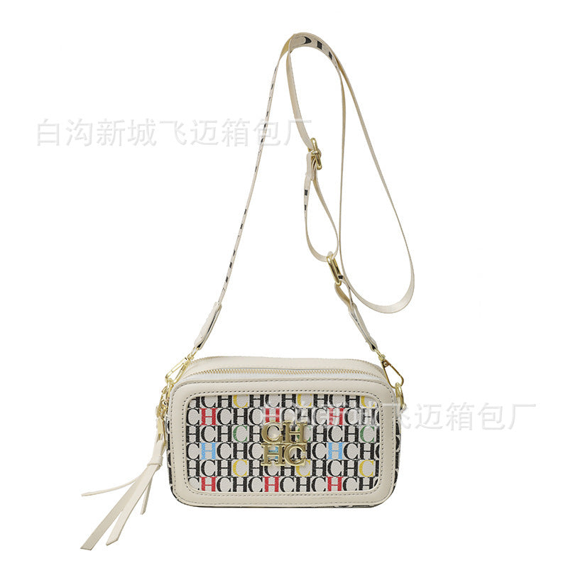 A Europe and the United States new personality letter style color fashion popular letter solid color shoulder messenger bag tide