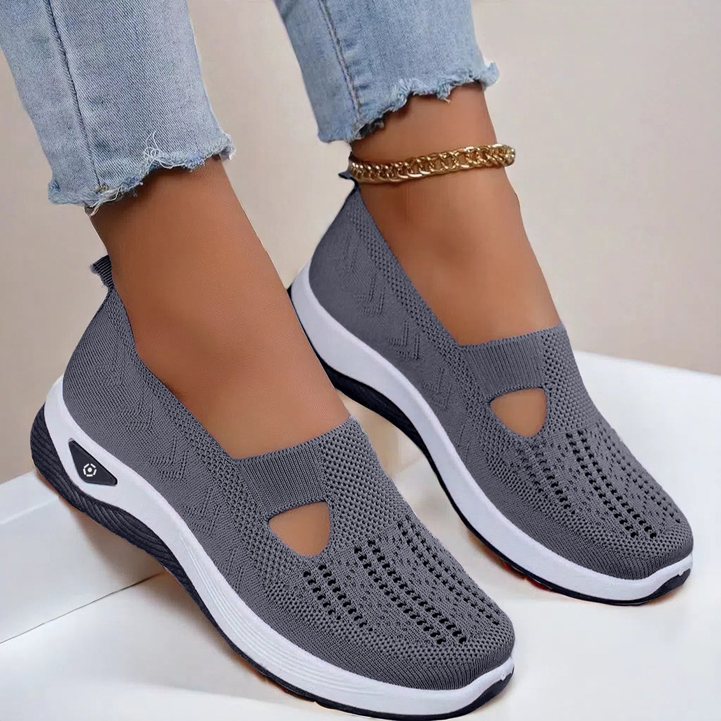 A Breathable shoes for summer