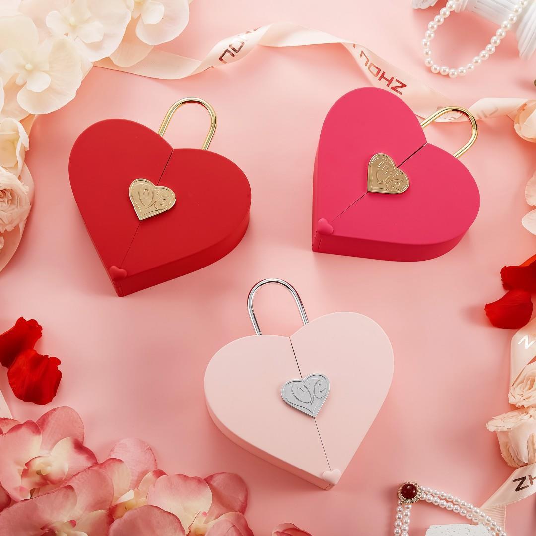 A Heart Jewelry Gift Box Customized LOGO