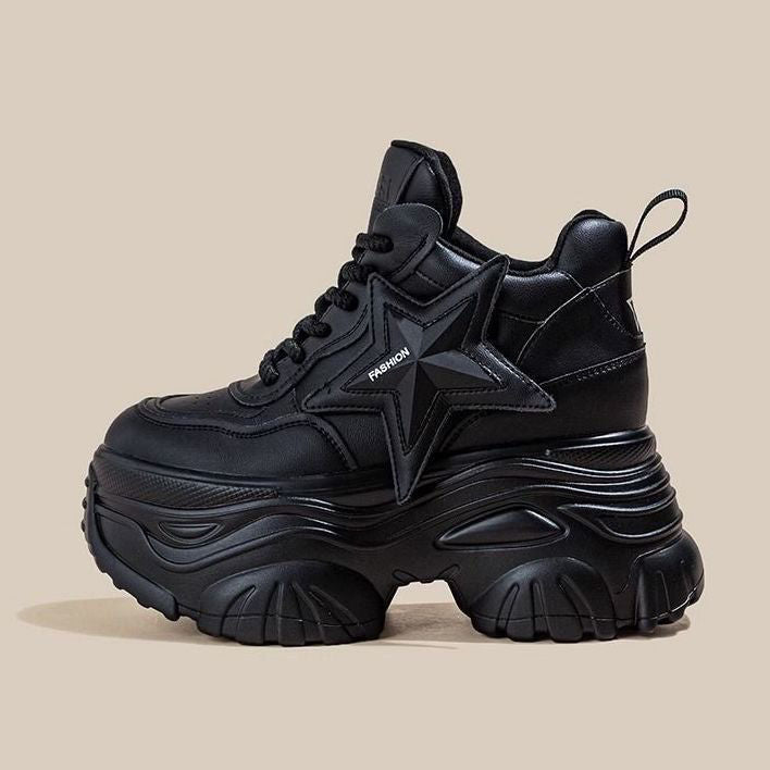 A lady heightening platform shoes