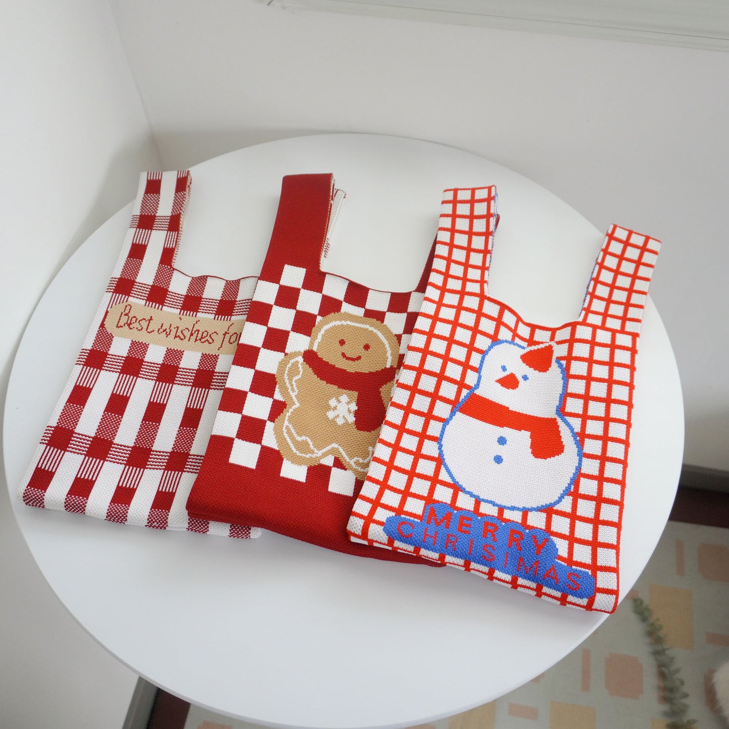A small bag knit bag handbag