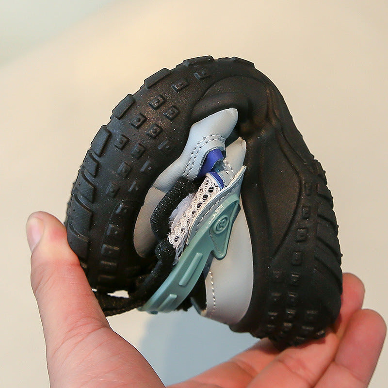 A summer children's shoes