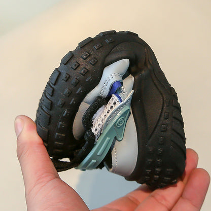 A summer children's shoes