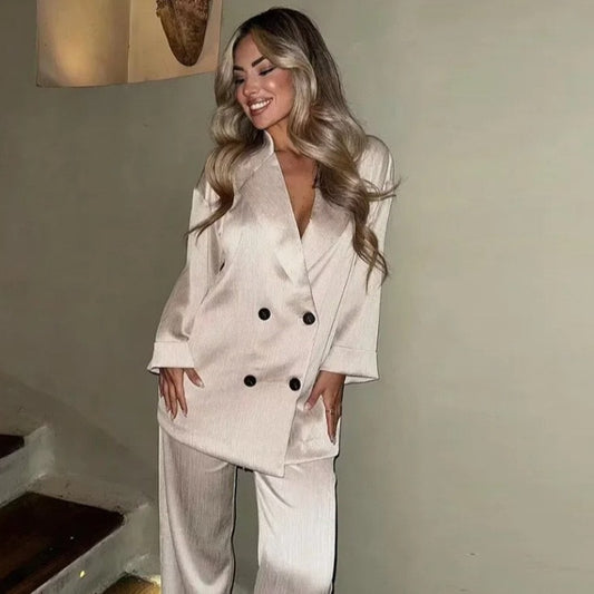 A long-sleeved suit