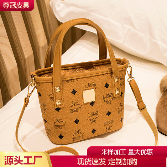 A retro European and American fashion shoulder crossbody portable bucket bag