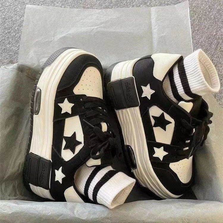 A thick-soled heightening shoes