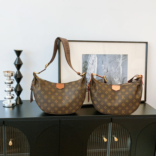 A new versatile large-capacity commuting dumpling bag retro printed messenger bag bag female