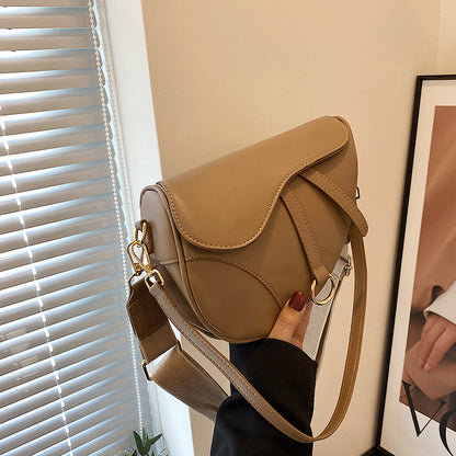 A new foreign style small bag, high-end trendy fashion exquisite shoulder versatile saddle bag