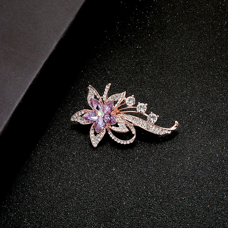 A Korean new fashion high-end brooch women's rhinestone silk scarf buckle anti-light buckle crystal brooch pin pearl jewelry
