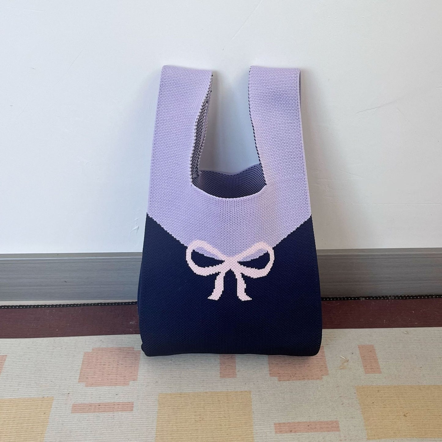 A small bag knit bag handbag