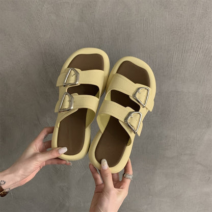 A thick-soled slippers women's summer comfortable casual flat sandals