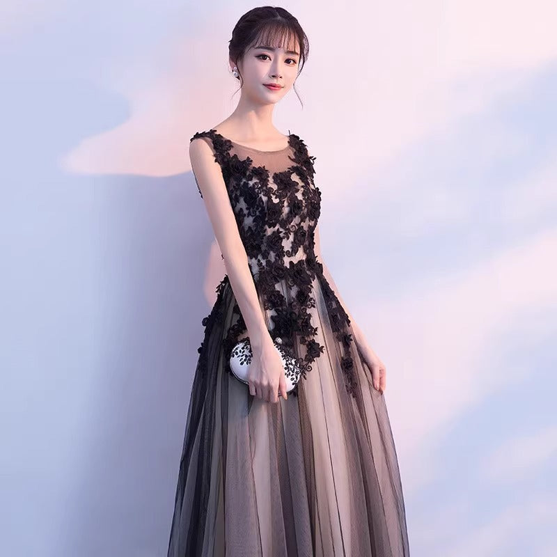 A black burgundy banquet evening dress long dignified elegant party dress
