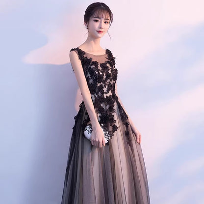 A black burgundy banquet evening dress long dignified elegant party dress