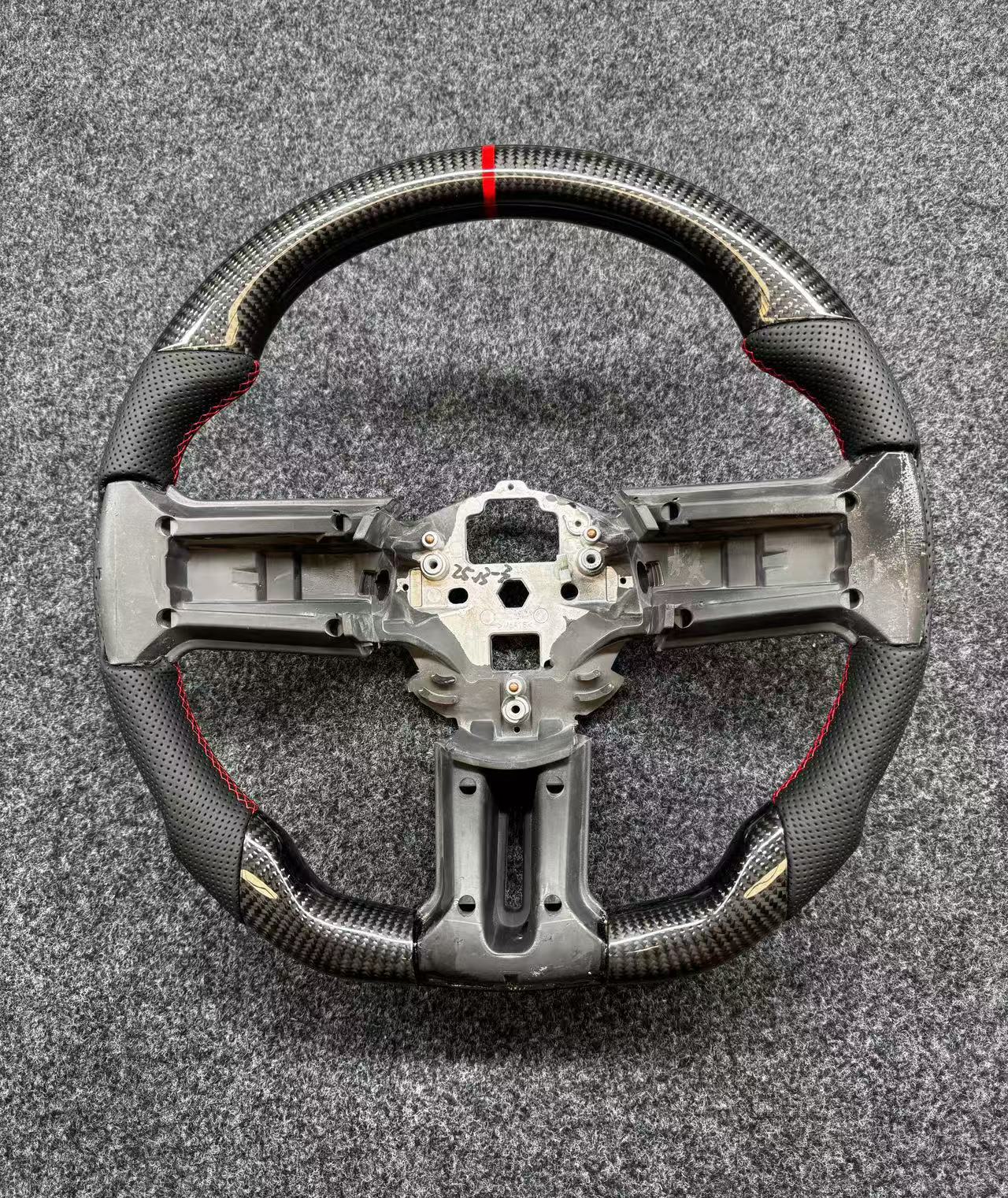 A Suitable for Mustang 10 to 14 style real carbon steering wheel