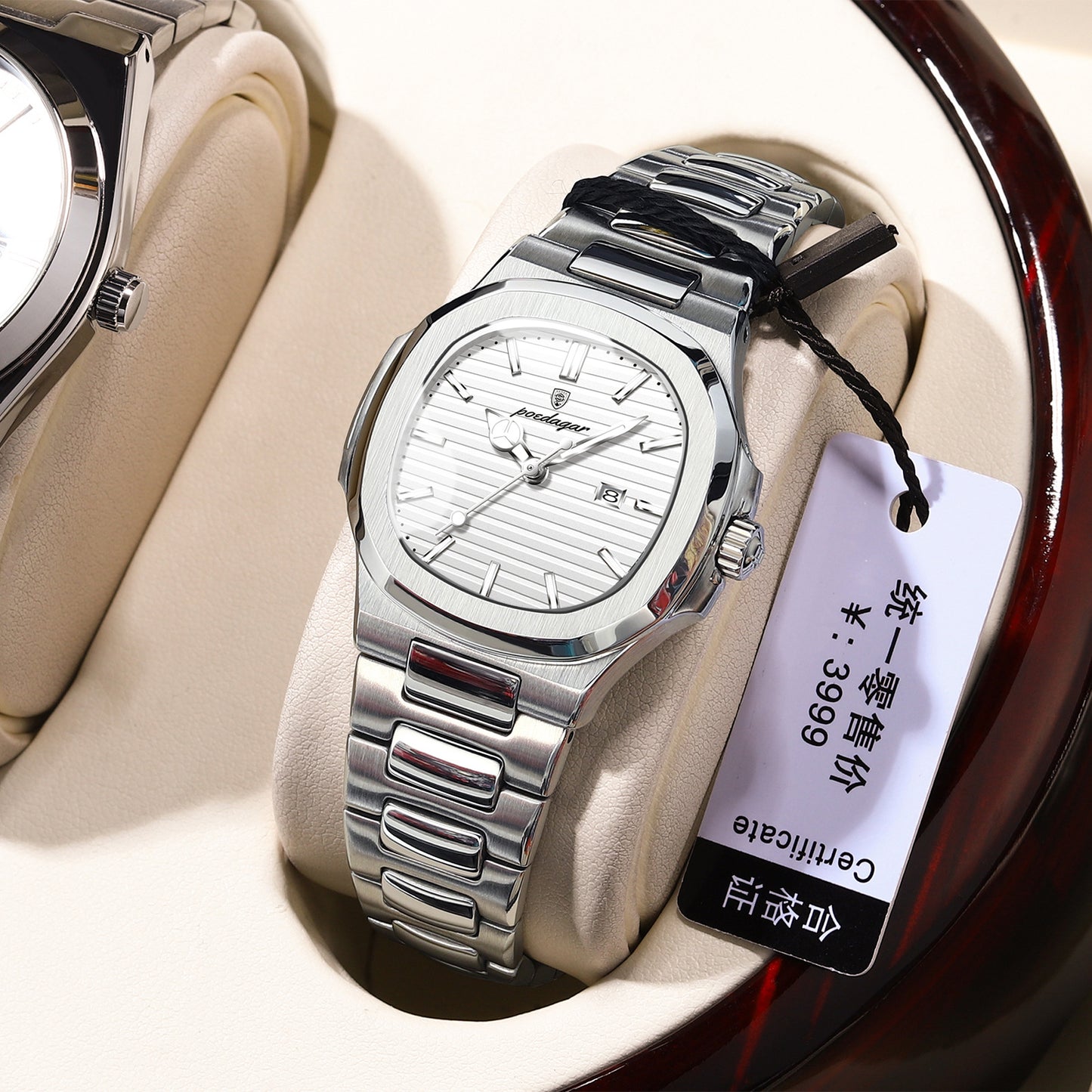 A luxury new ladies watch ultra-thin luminous quartz watch