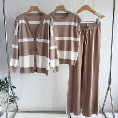 A knitted long-sleeved three-piece set