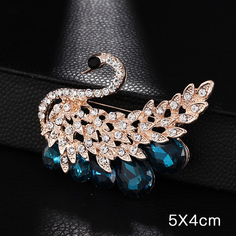A Korean new fashion high-end brooch women's rhinestone silk scarf buckle anti-light buckle crystal brooch pin pearl jewelry - Mixbatch