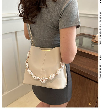 A PU shoulder bag cross-border women's bag new fashion messenger bag texture PU bucket bag versatile chain messenger bag
