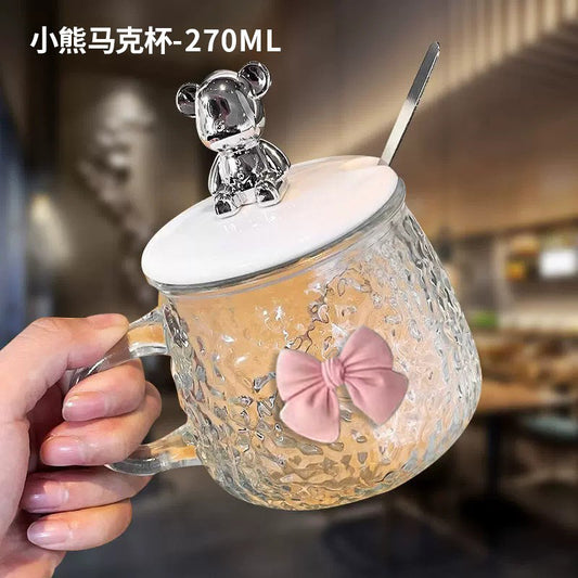 A bear mug a glass cup
