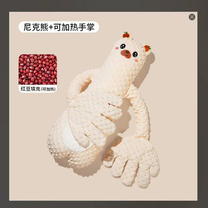 The baby soothes the palm of his hand to sleep, slaps the baby, and the artifact lies down to sleep. The baby prevents startling and sleeps, and slaps the butt to soothe the pillow.