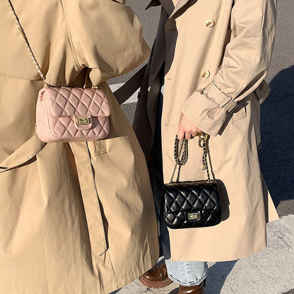 A new shoulder bag, armpit bag, Xiaoxiangfeng rhombus chain bag, messenger bag.
