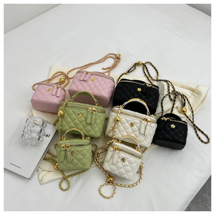 A handbag chain bag