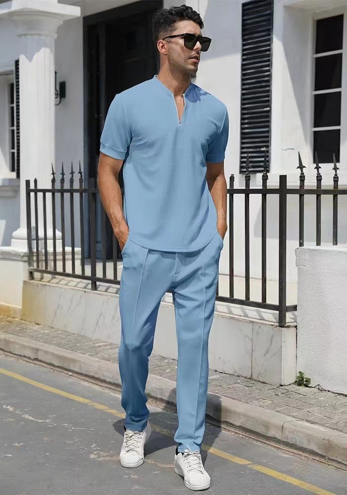 A solid color polo shirt sports suit