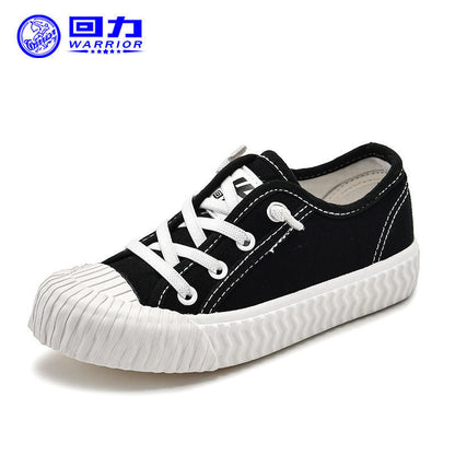 A children's and adolescents' canvas shoes