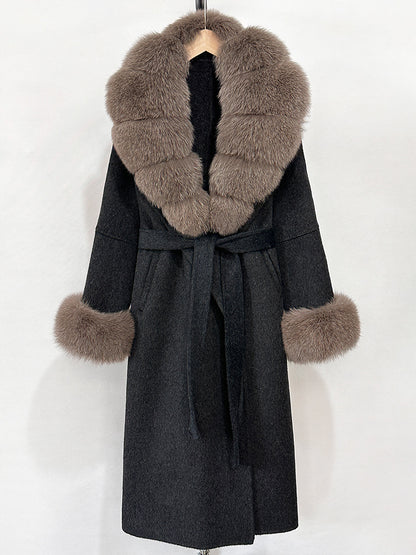 A double-sided wool coat and sweater collar jacket