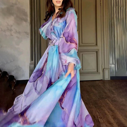 A printed pendulum lapel dress dress