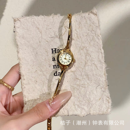 A Goldie watch women's light luxury niche women's small bracelet student small dial literature and art