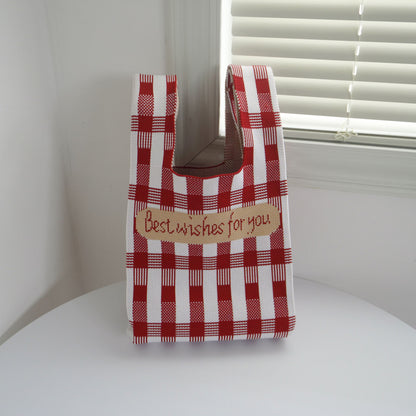 A small bag knit bag handbag