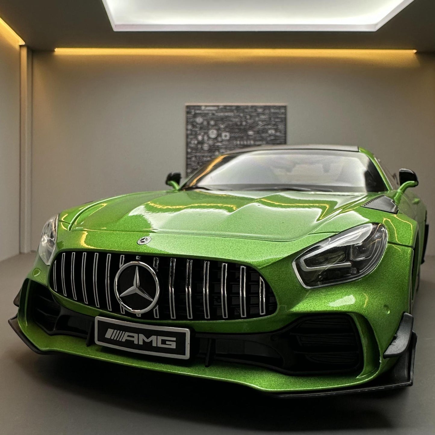 1:18 Alloy Metal Car Model Ornament