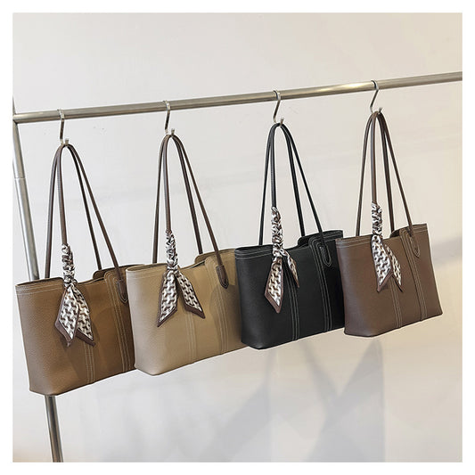 A shoulder bag handbag