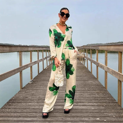 A lady's long-sleeved trousers suit