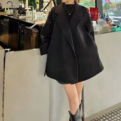 A lady's autumn and winter coat