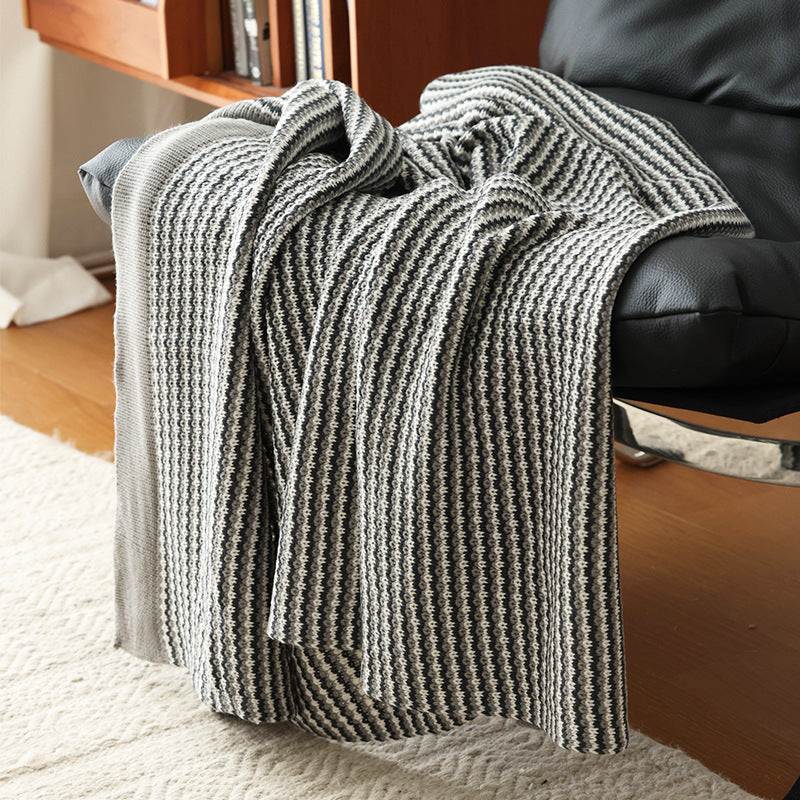 A Knitted Casual Sofa Decorative Blanket