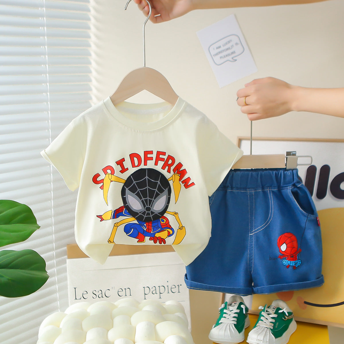 A summer new boys cartoon round neck short-sleeved suit boys casual denim shorts two-piece set hair