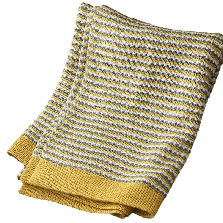 A Knitted Casual Sofa Decorative Blanket