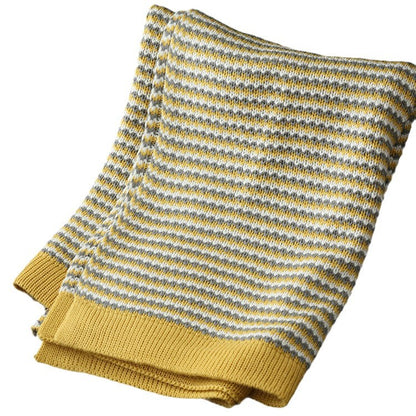 A Knitted Casual Sofa Decorative Blanket
