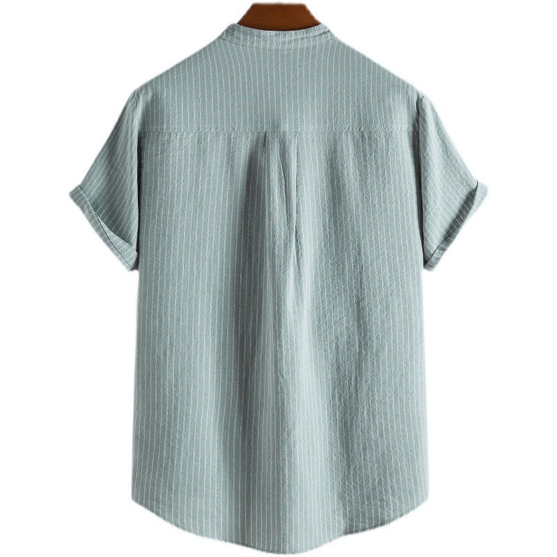 A men's stand-up collar striped short-sleeved shirt
