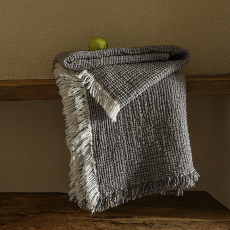 بطانية منسوجة من القطن والكتان مزينة بشرابات