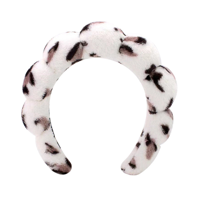 A towel fleece sponge twist headband