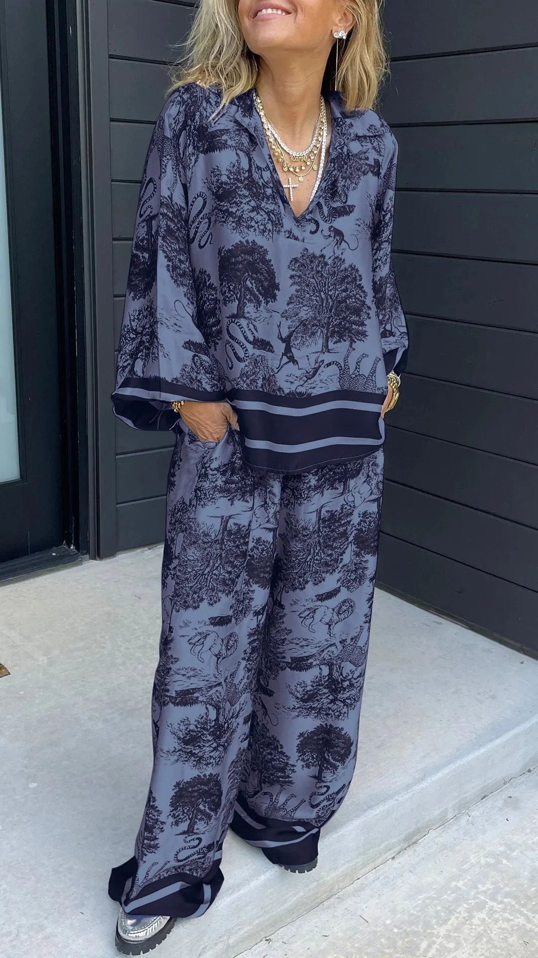 A Cross-border independent station fashionista V-neck printed long-sleeved pocket casual women's suit