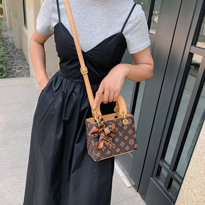 A cross-border printed handbag bag women's French high-end Princess Diana bag retro printed small square bag single shoulder messenger women's bag - Mixbatch