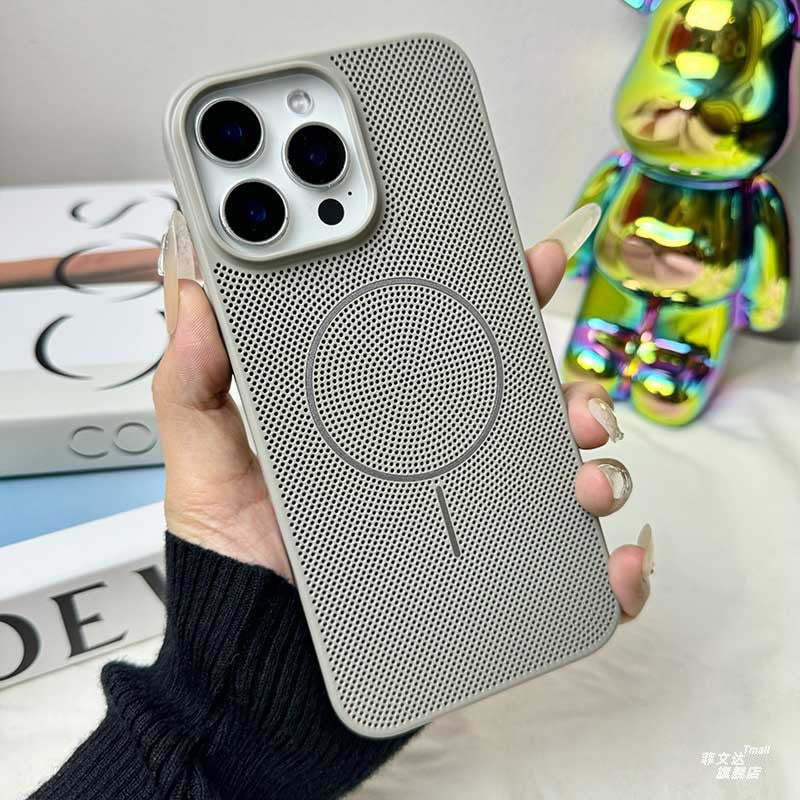 A breathable cooling mobile phone case