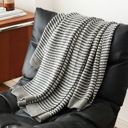 A Knitted Casual Sofa Decorative Blanket