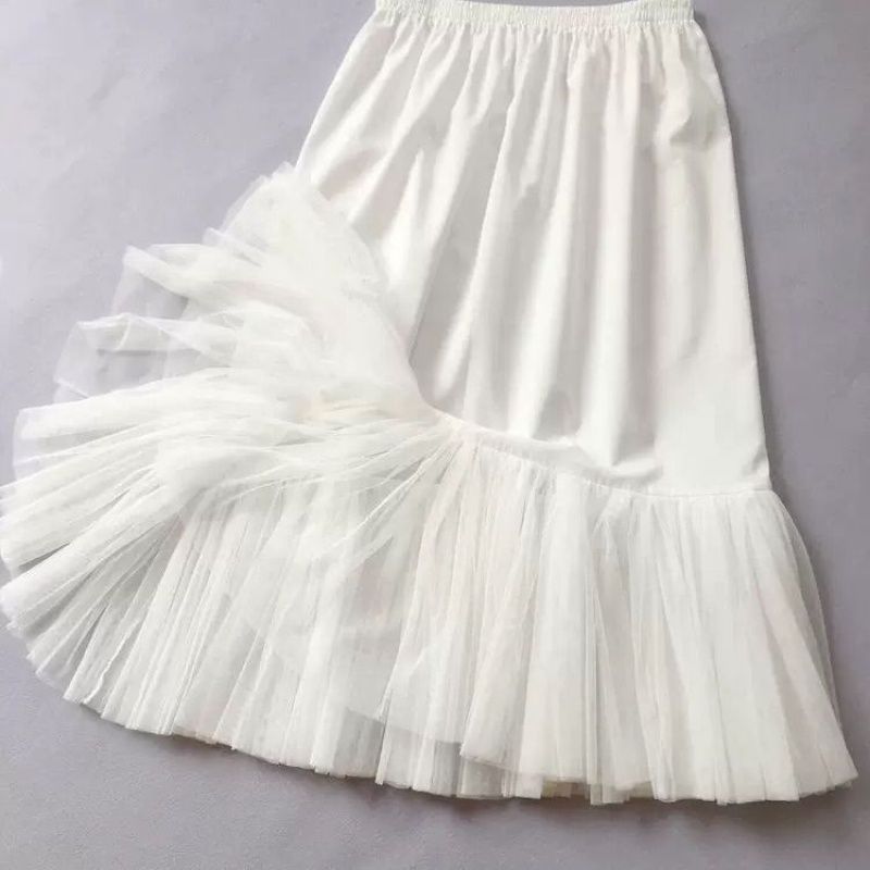 A Lined with a tulle skirt and a maxi skirt